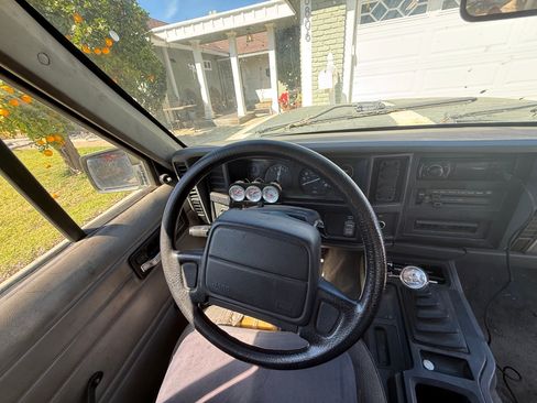 Used 1996 Jeep Cherokee SE image 10