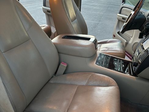 Used 2009 GMC Yukon Denali image 10