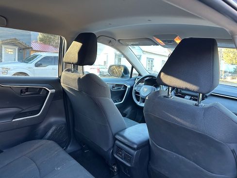 Used 2019 Toyota RAV4 LE w/ Carpet Mat Package AWD/4WD image 11