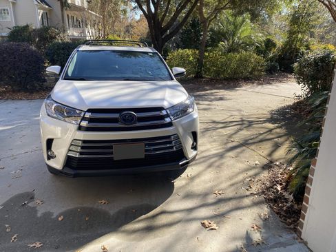 Used 2019 Toyota Highlander Limited Platinum image 1