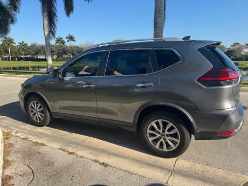 Used 2020 Nissan Rogue SV image 5