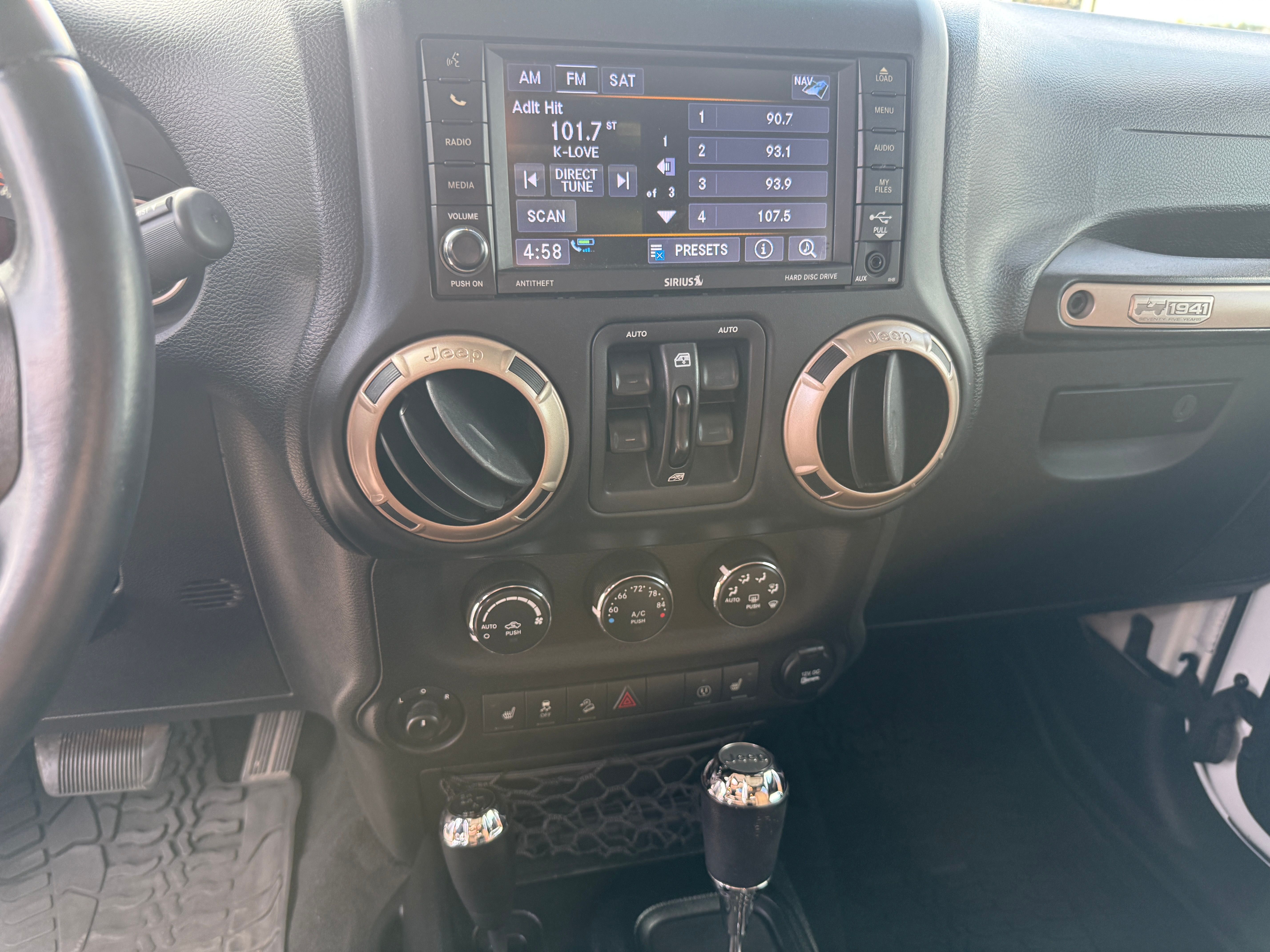 Used 2017 Jeep Wrangler Unlimited Sahara AWD/4WD image 17