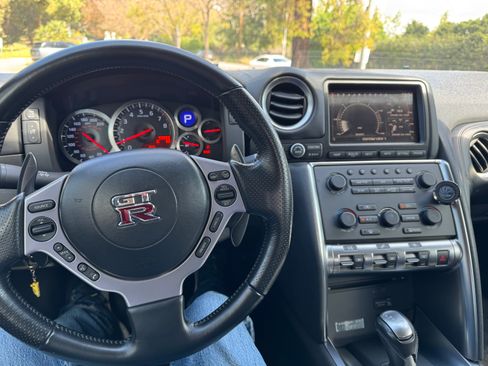 Used 2010 Nissan GT-R Premium AWD/4WD image 9