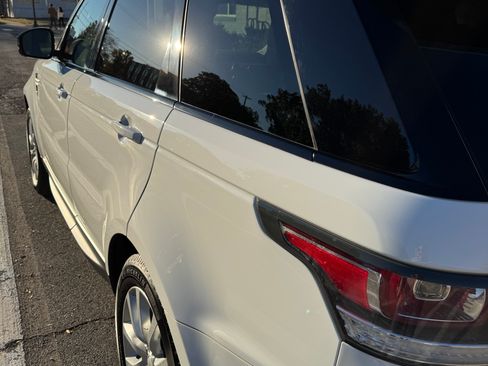 Used 2014 Land Rover Range Rover Sport HSE image 10