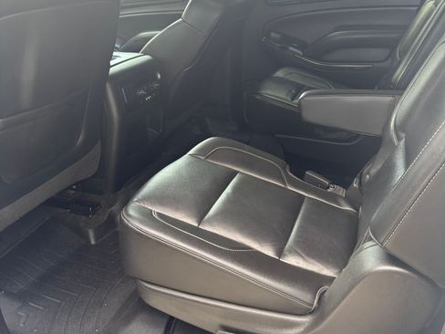 Used 2015 Chevrolet Suburban LT w/ Luxury Package image 12