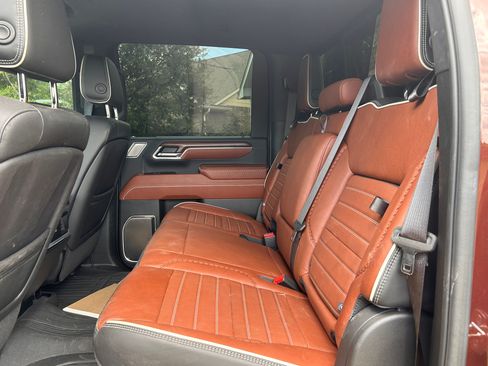 Used 2024 GMC Sierra 2500 Denali Ultimate AWD/4WD image 12