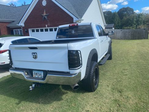 Used 2018 RAM 2500 SLT image 2