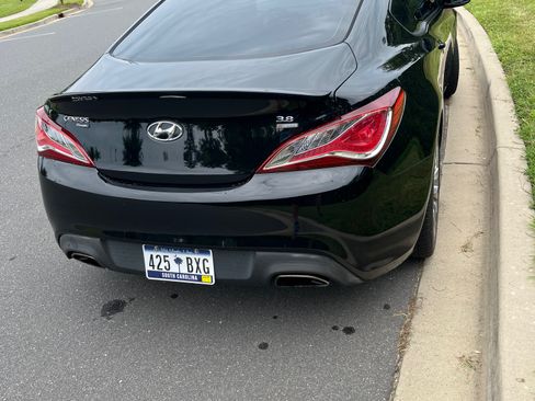 Used 2015 Hyundai Genesis 3.8 RWD image 9
