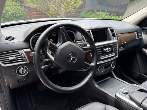 Used 2016 Mercedes-Benz GL 450 4MATIC image 13
