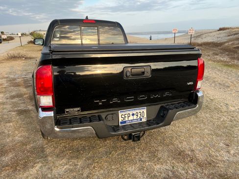 Used 2017 Toyota Tacoma SR5 image 27