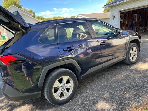 Used 2021 Toyota RAV4 XLE w/ Convenience Package AWD/4WD image 2