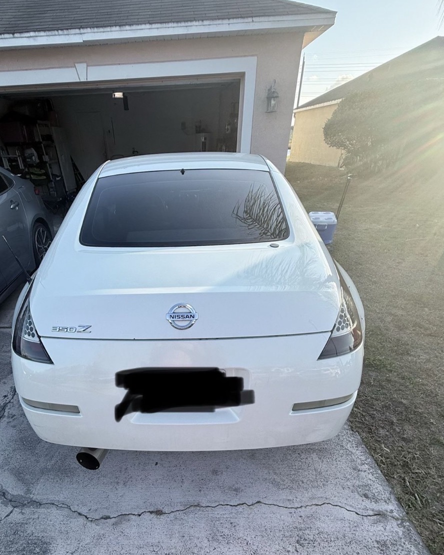 Used 2004 Nissan 350Z Coupe w/ Cargo Convenience Pkg RWD image 2