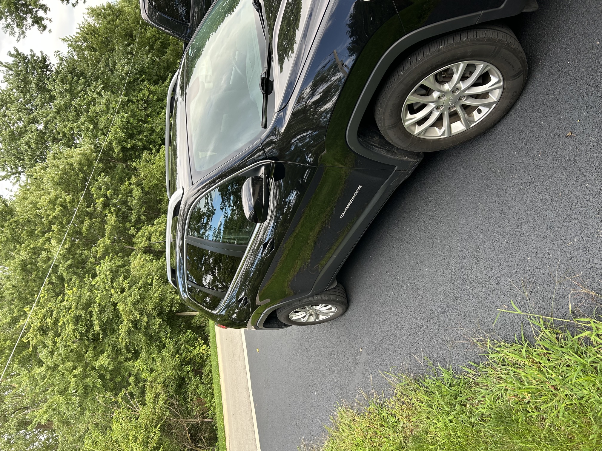 Used 2019 Jeep Cherokee Latitude w/ Cold Weather Group FWD image 6