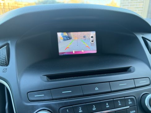 Used 2015 Ford Focus SE w/ Equipment Group 201A image 16