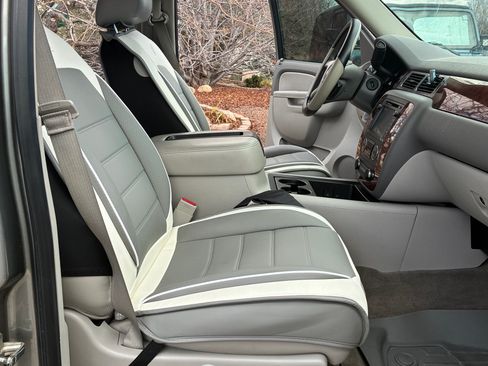 Used 2014 Chevrolet Silverado 2500 LTZ w/ LTZ Plus Package image 14