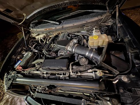 Used 2010 Ford F150 Raptor image 9