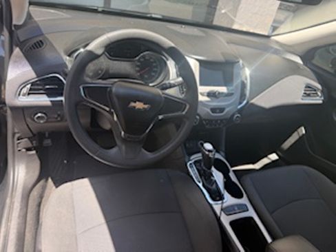 Used 2018 Chevrolet Cruze LS FWD image 5