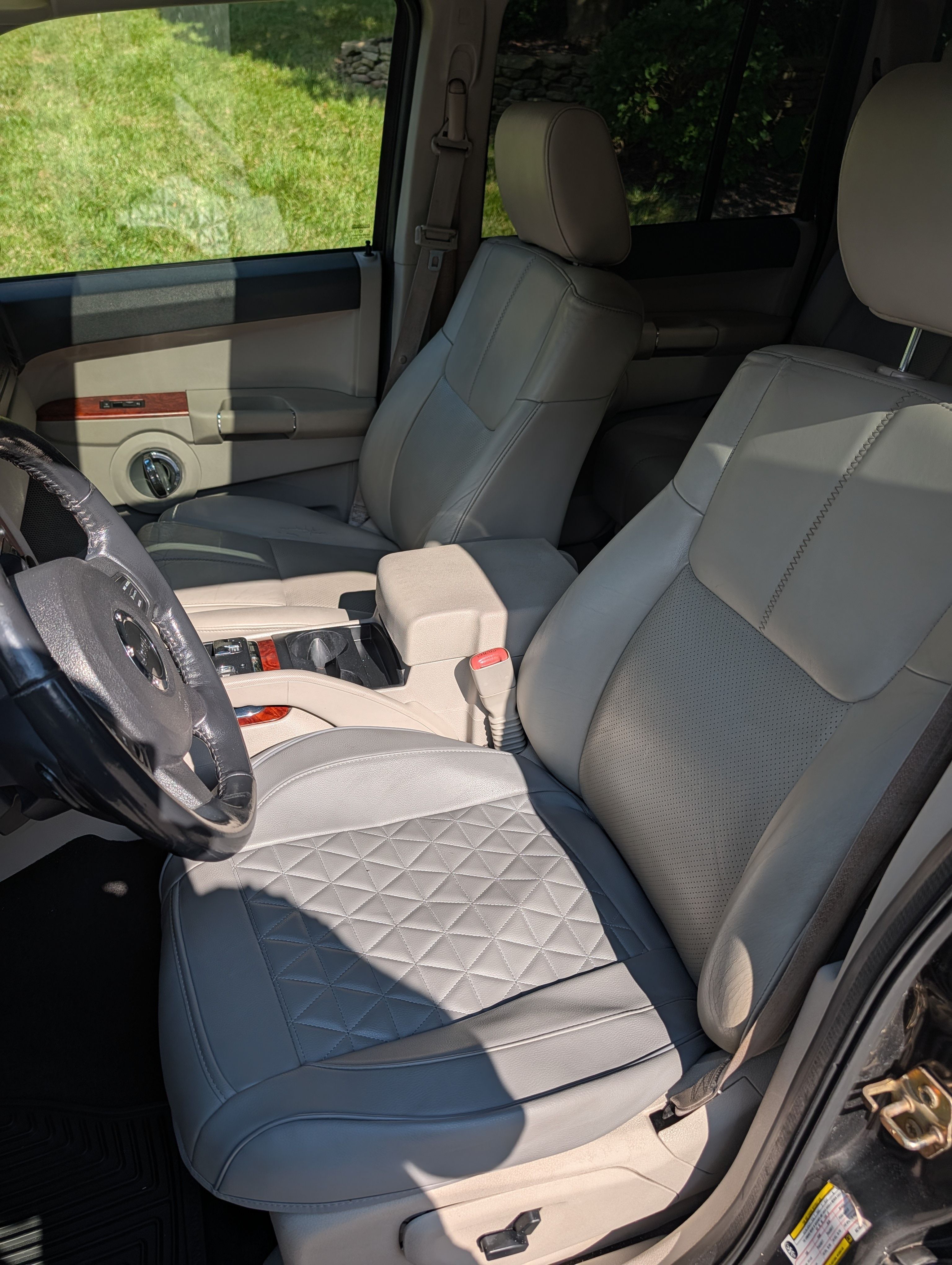 Used 2006 Jeep Commander Limited AWD/4WD image 10