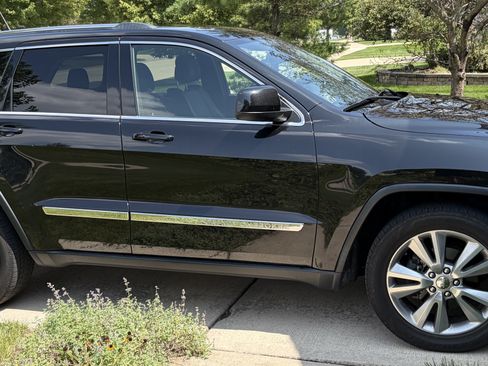 Used 2013 Jeep Grand Cherokee Laredo AWD/4WD image 2