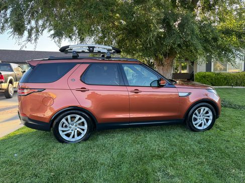 Used 2017 Land Rover Discovery HSE image 10