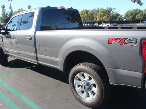 Used 2022 Ford F350 Platinum w/ FX4 Off-Road Package image 19