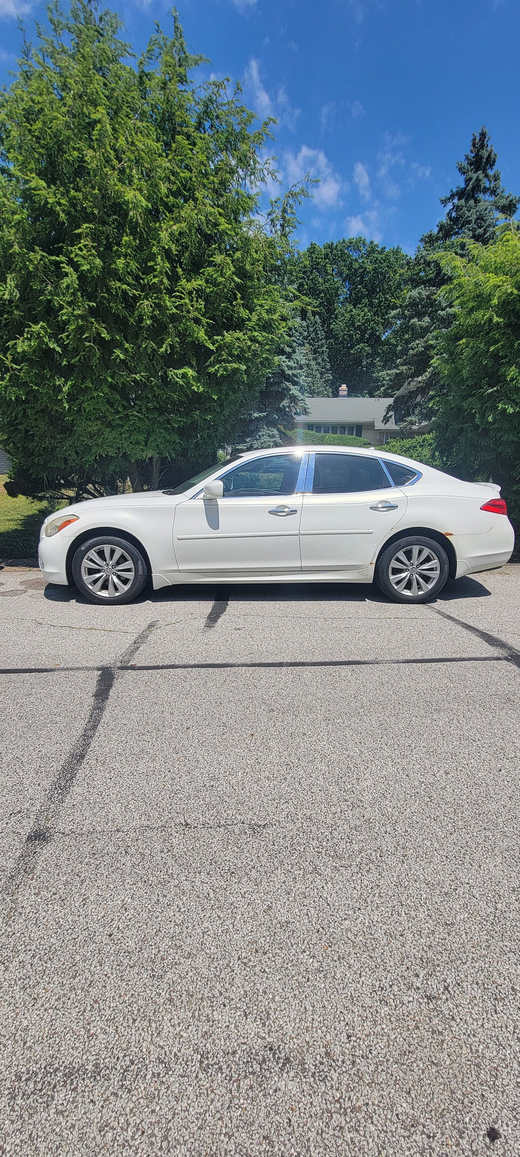 Used 2011 INFINITI M37 x w/ Deluxe Touring Pkg AWD/4WD image 11