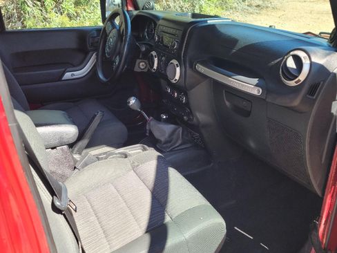 Used 2011 Jeep Wrangler Unlimited Sahara w/ Mopar Chrome Edition Group image 5