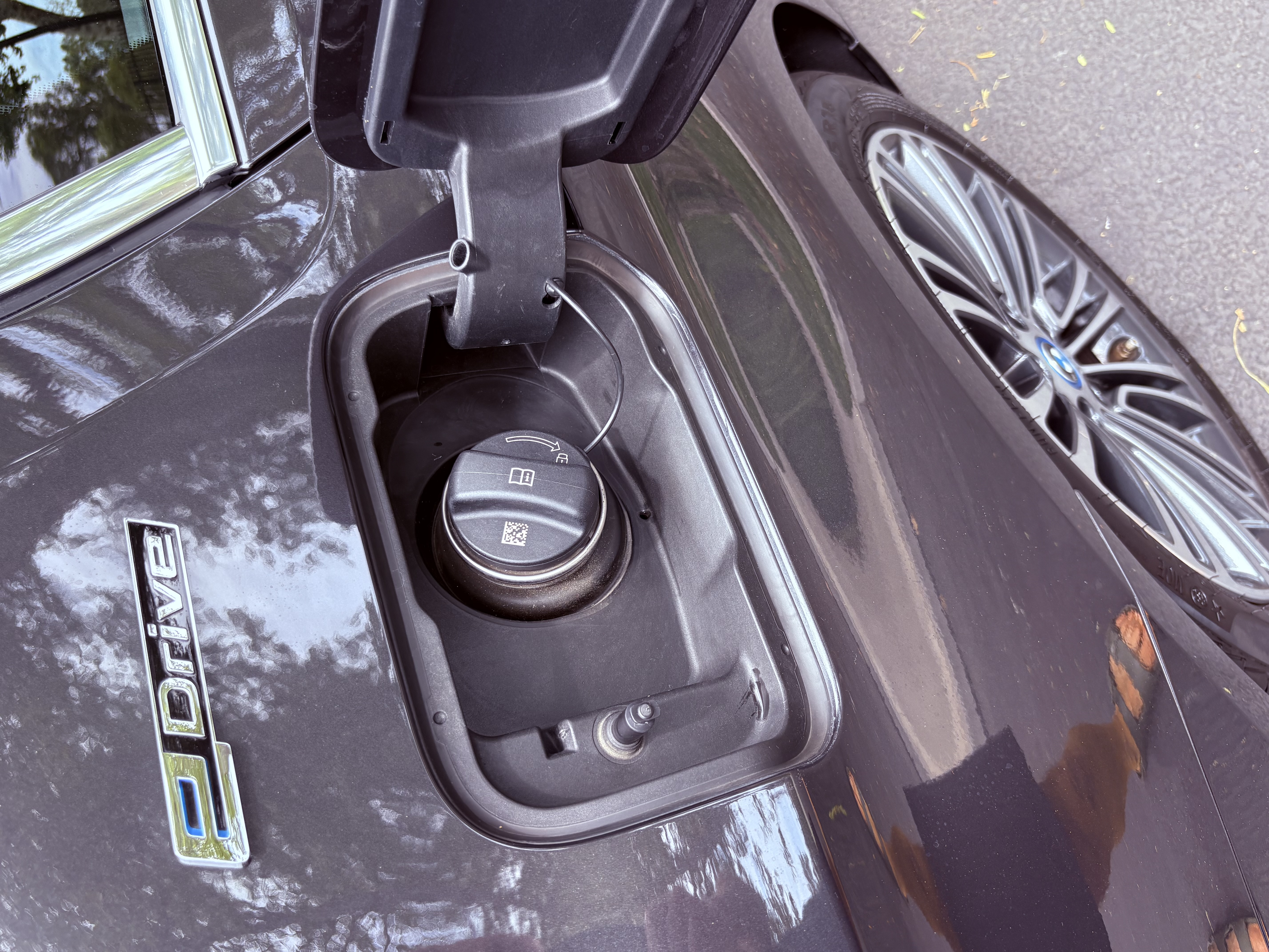 Used 2019 BMW 530e w/ Convenience Package RWD image 8