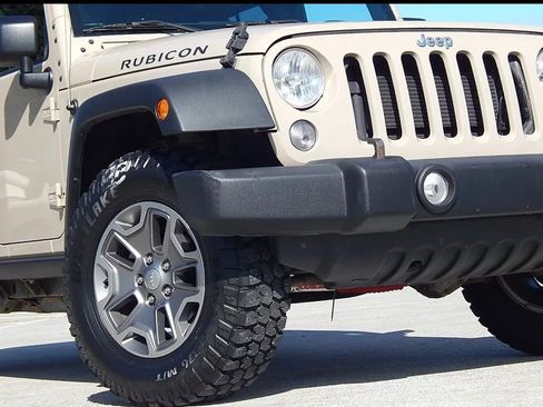 Used 2016 Jeep Wrangler Unlimited Rubicon w/ Connectivity Group image 10