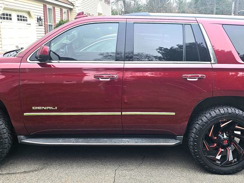 Used 2016 GMC Yukon Denali image 1