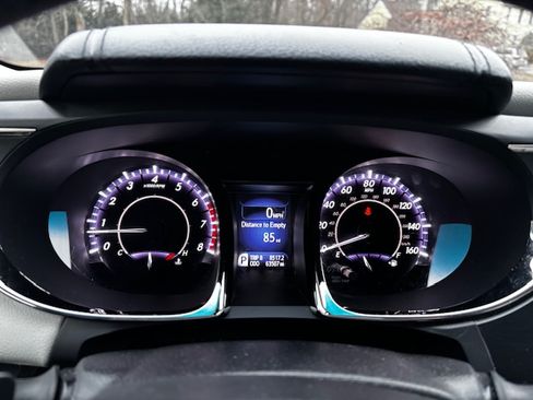 Used 2014 Toyota Avalon Limited image 18