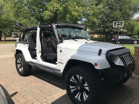 Used 2013 Jeep Wrangler Unlimited Sahara w/ Dual Top Group image 9