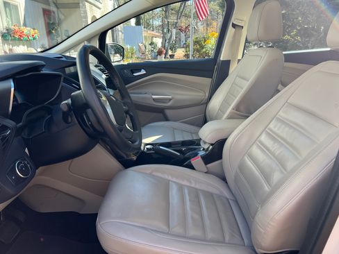 Used 2017 Ford C-MAX Energi Titanium w/ Equipment Group 501A image 10