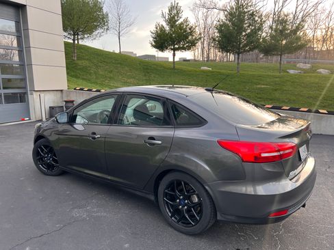 Used 2016 Ford Focus SE image 4