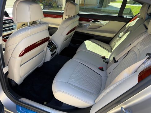 Used 2020 BMW ALPINA B7 xDrive w/ Luxury Rear Seating Package AWD/4WD image 10