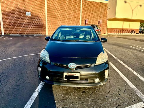Used 2014 Toyota Prius Five image 9