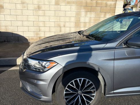 Used 2019 Volkswagen Jetta SE image 2