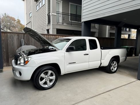 Used 2010 Toyota Tacoma Pickup 4D 6 ft image 8