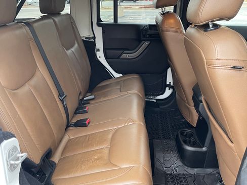 Used 2013 Jeep Wrangler Unlimited Sahara image 6