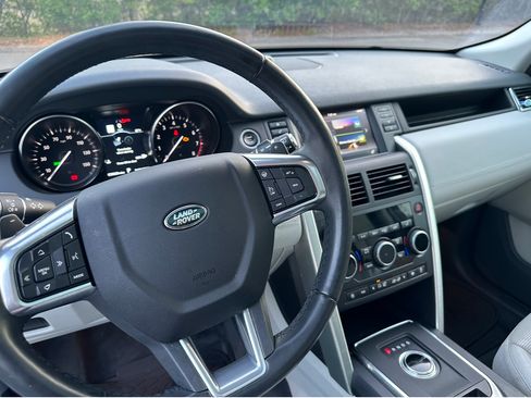 Used 2019 Land Rover Discovery Sport HSE image 6