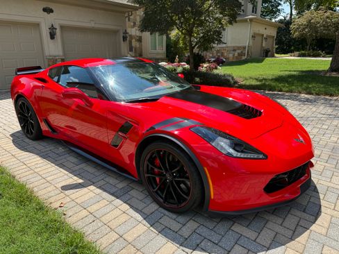 Used 2019 Chevrolet Corvette Grand Sport w/ Z07 Performance Package RWD image 9
