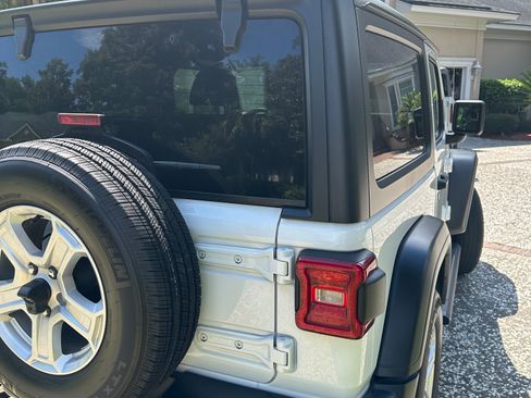 Used 2019 Jeep Wrangler Sport AWD/4WD image 9
