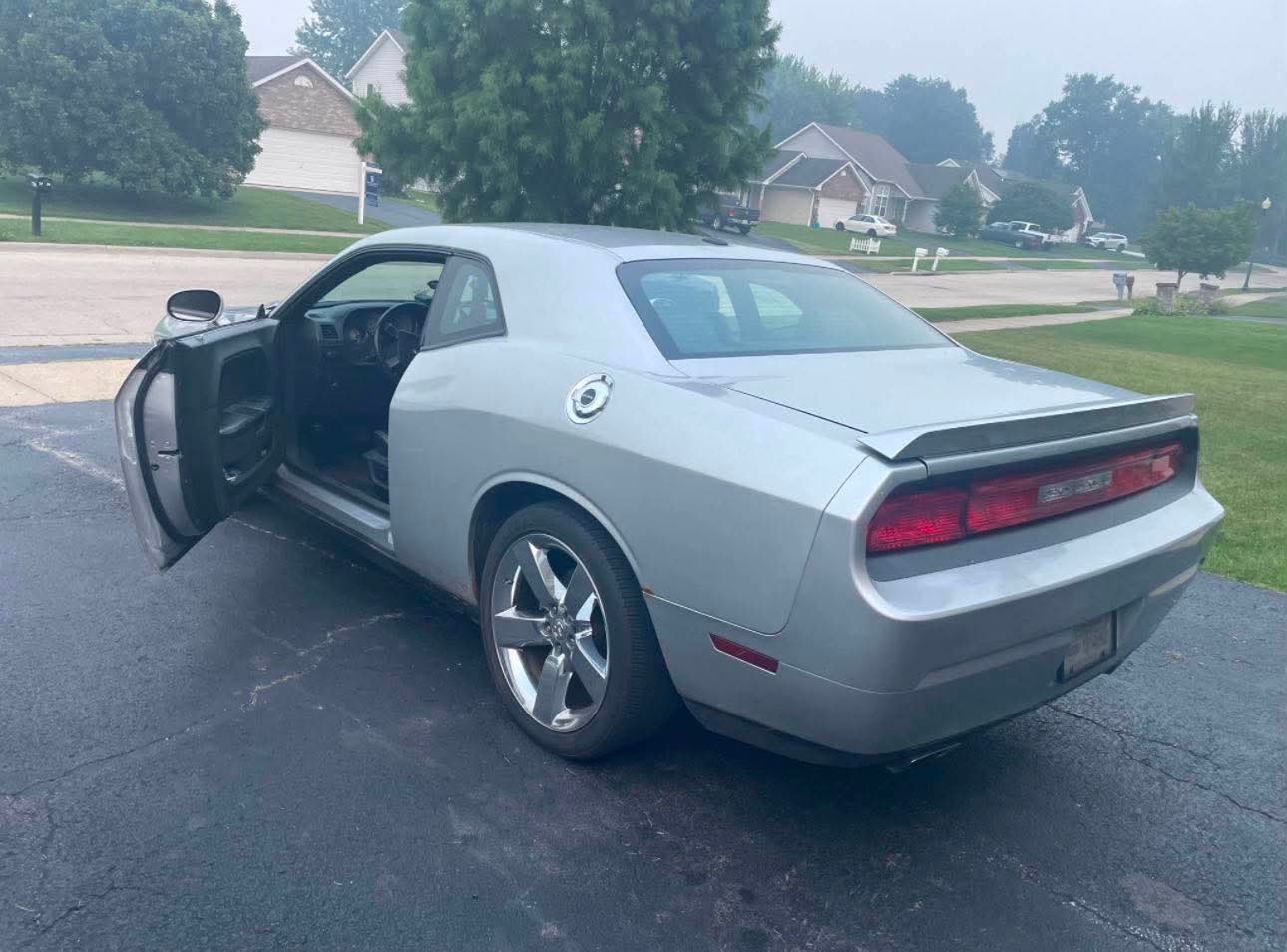 Used 2009 Dodge Challenger R/T RWD image 2