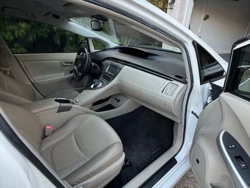 Used 2013 Toyota Prius One image 8