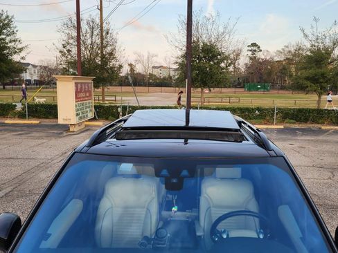 Used 2017 Land Rover Discovery HSE Luxury image 9