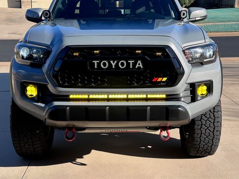 Used 2018 Toyota Tacoma TRD Off-Road image 1