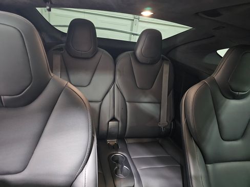 Used 2022 Tesla Model X Plaid image 8