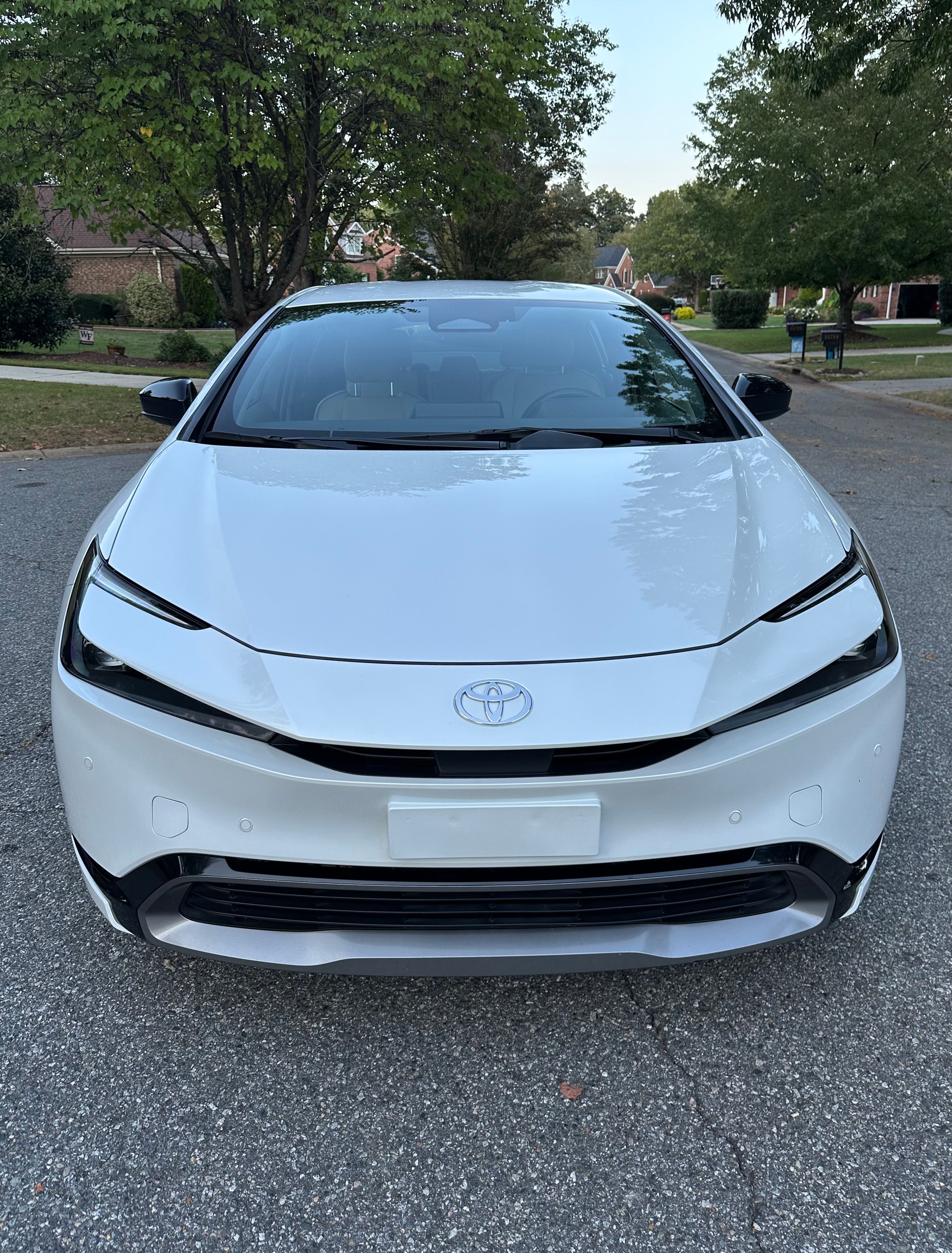 Used 2023 Toyota Prius XLE AWD/4WD image 4
