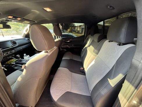 Used 2020 Toyota Tacoma TRD Off-Road image 6