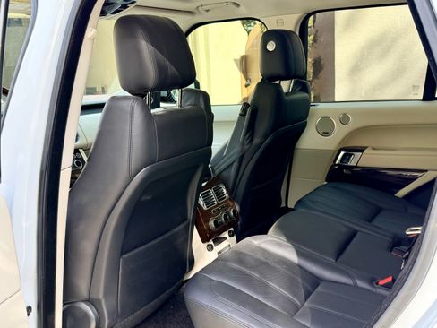 Used 2014 Land Rover Range Rover HSE image 10